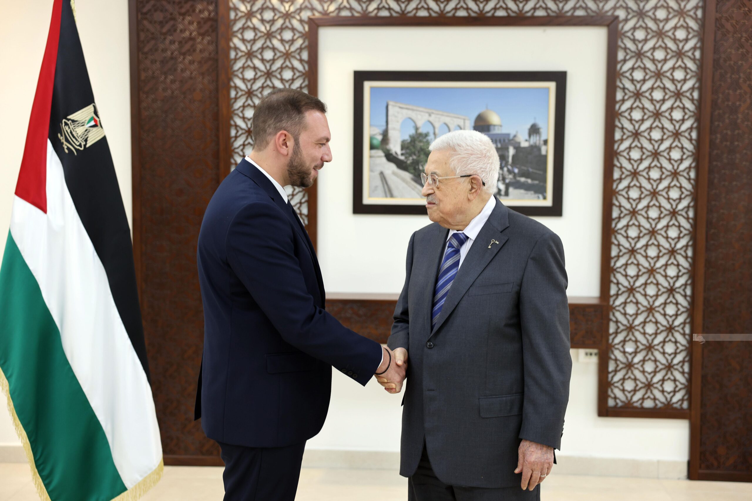 الرئيس يتقبل أوراق اعتماد رئيس مكتب تمثيل قبرص لدى دولة فلسطين-الحياة الجديدة