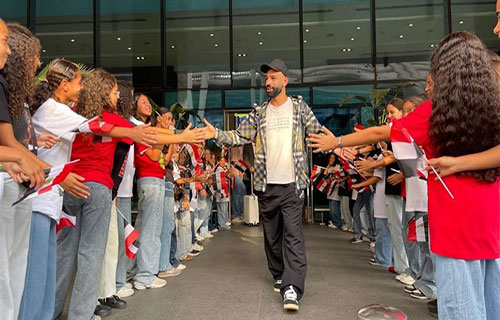 الجماهير المصرية لمحمد صلاح:
بكل لغات العالم ..أنت الأفضل