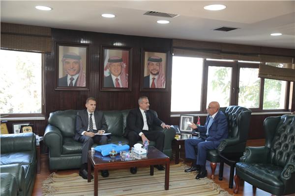 سفير مصر في عمّان يلتقي وزير المياه الأردني