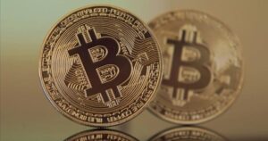 “بتكوين” تحقق أعلى مستوياتها على الإطلاق.. هذه العملات المرتفعة – عربي21