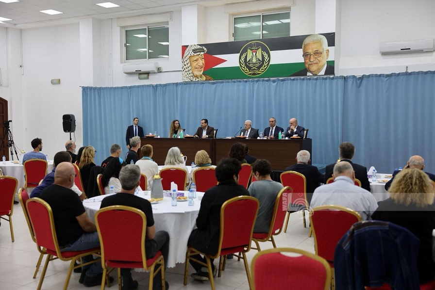 الرئيس يستقبل وفدًا من تحالف السلام الفلسطيني الإسرائيلي-الحياة الجديدة