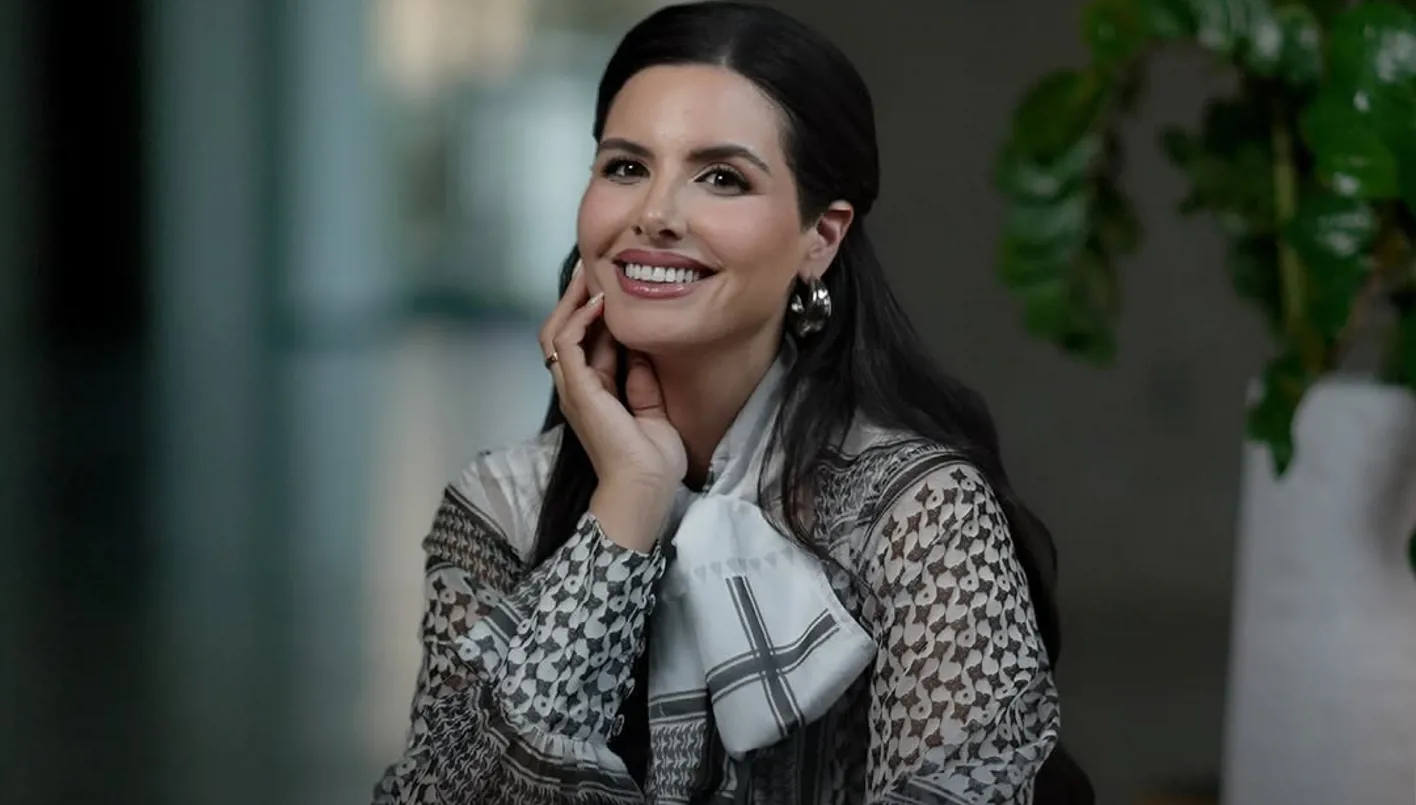 ملكة جمال فلسطين نادين أيوب تستعدّ لمسابقة ملكة جمال الكون بزيّ الكوفية (صور وفيديو)