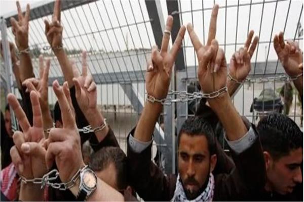 إسرائيل تنشر أسماء فلسطينيين لإطلاق سراحهم.. وإعلام الأسرى ينفي الاتفاق عليها