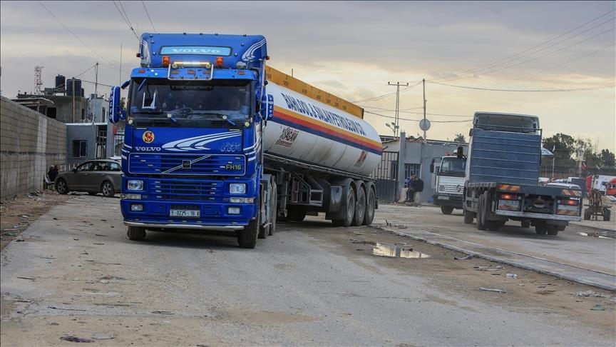 دخول شاحنات غاز ووقود إلى غزة-الحياة الجديدة