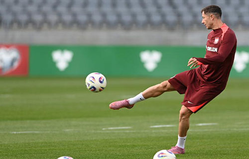 ليفاندوفسكي سيرحل عن
برشلونة في نهاية الموسم