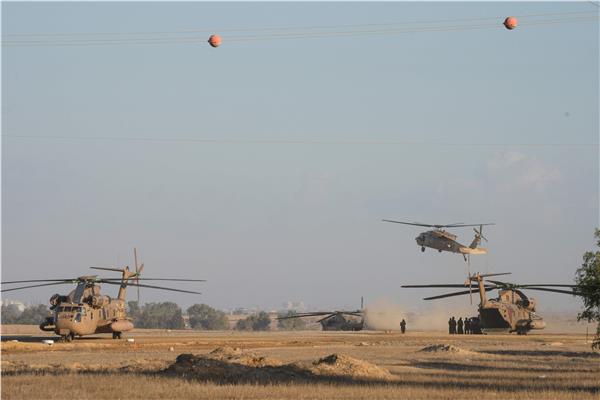 مشاهد لإجراء فحوصات طبية لأسرى إسرائيليين مفرج عنهم ضمن صفقة التبادل