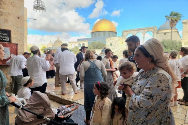 مئات المستوطنين يقتحمون باحات المسجد الاقصى المبارك-الحياة الجديدة