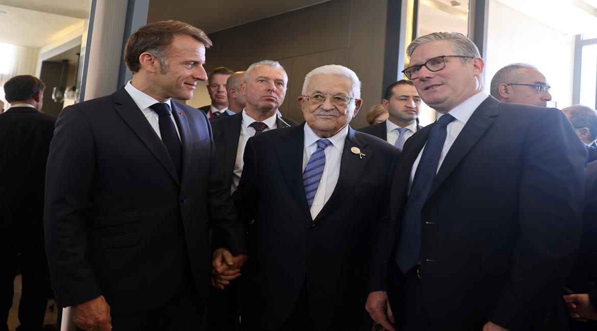 مشاركة الرئيس عباس في قمة شرم الشيخ اعتراف بدور السلطة الفلسطينية كمؤسسة شرعية-الحياة الجديدة