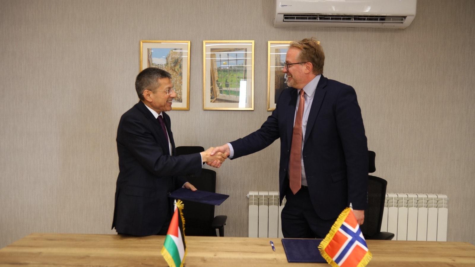 النرويج تقدم 4 ملايين دولار دعماً إضافياً للموازنة الفلسطينية-الحياة الجديدة