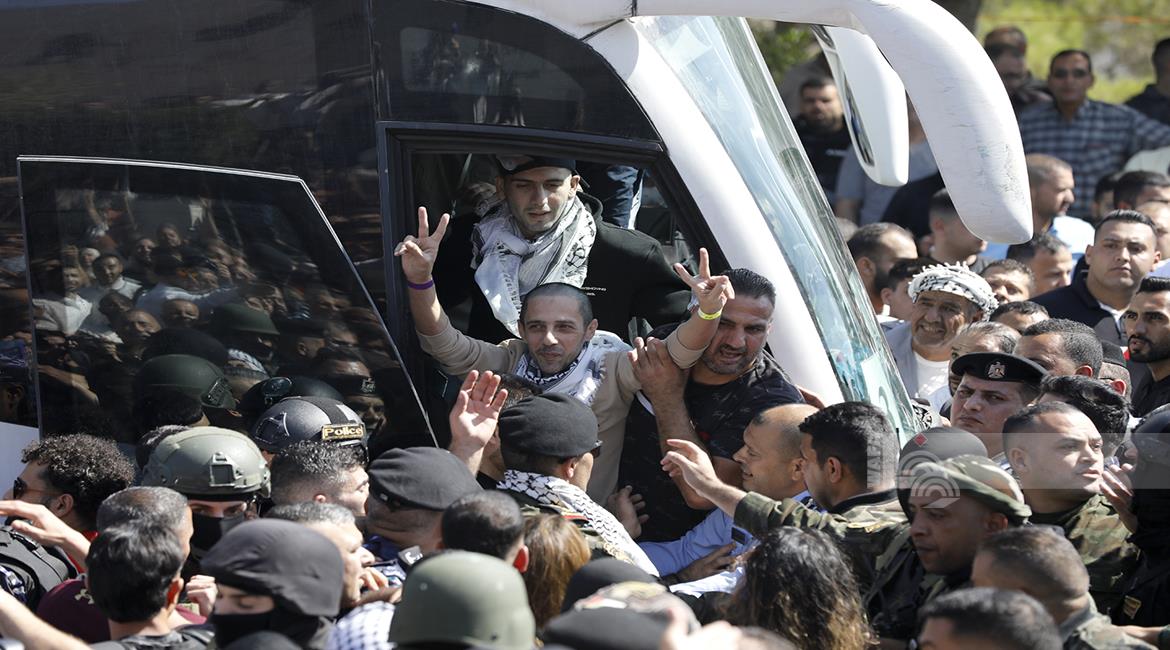 1968 أسيراً بينهم 250 محكوما بالمؤبد تحرروا اليوم من سجون الاحتلال-الحياة الجديدة