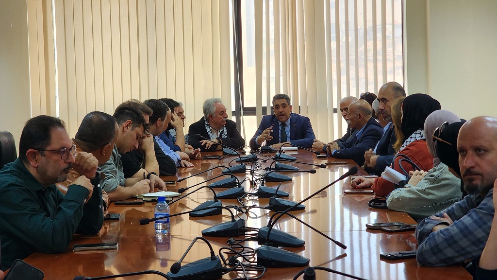 السفير عوض الله يلتقي اتحاد العمال اليوناني لتعزيز التضامن مع الشعب الفلسطيني-الحياة الجديدة