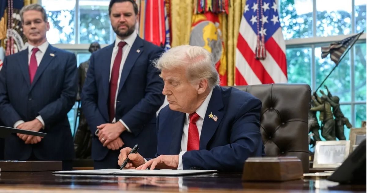 تصريحات ترامب ضد الصين تضرب العملات المشفرة.. خسائر تتجاوز 300 مليار دولار – عربي21