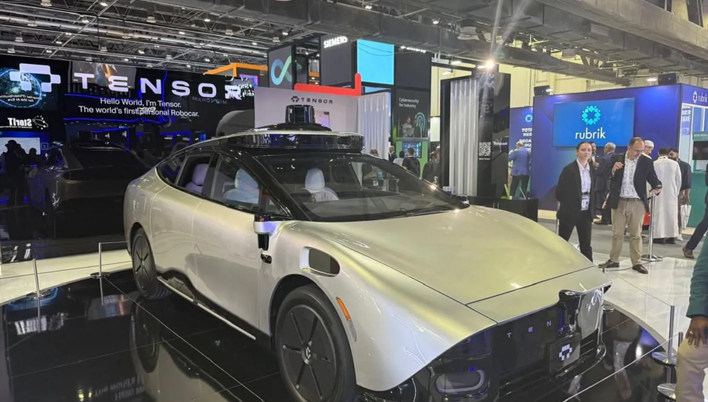 الكشف عن أول سيارة روبوتية شخصية ذاتية القيادة بالكامل في جيتكس 2025