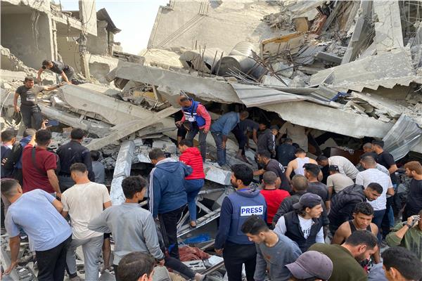 شهداء وجرحى جراء استهداف الاحتلال مركبة شرق حي الزيتون بقطاع غزة