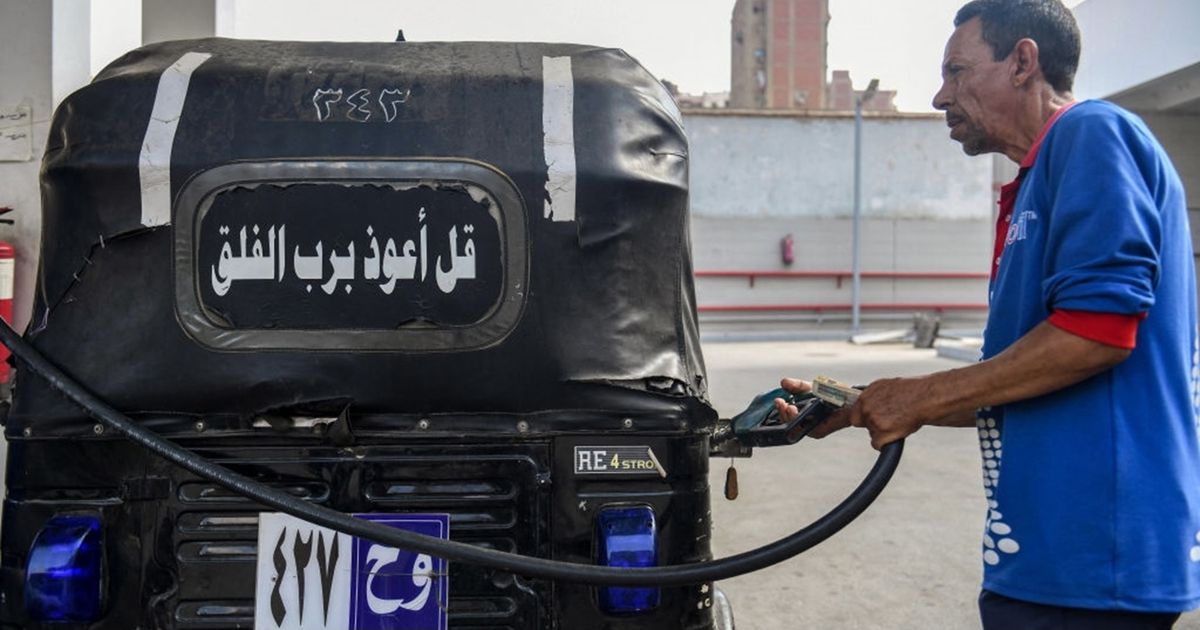 مصر ترفع أثمان الوقود للمرة الثانية في 2025.. تعرف إلى الأسعار الجديدة – عربي21