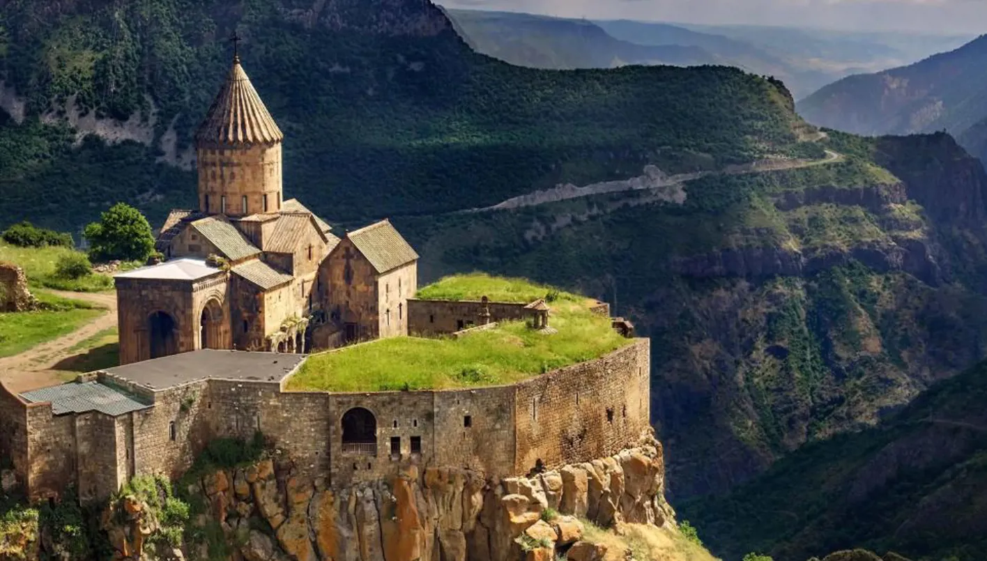 أرمينيا في الخريف: وجهة ساحرة تجمع بين الطبيعة والتاريخ والثقافة (صور)