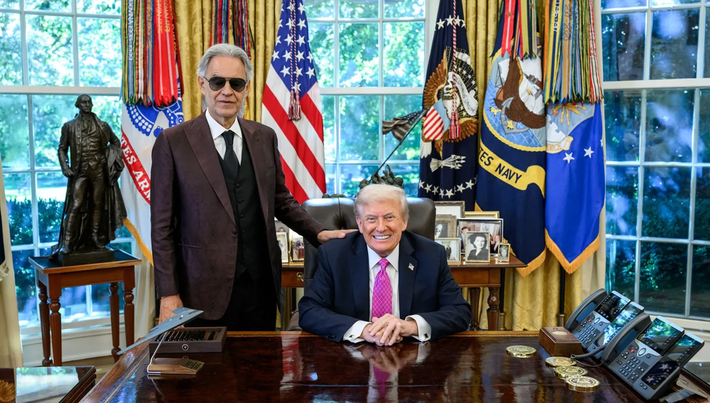 أندريا بوتشيلي يغني لدونالد ترامب في البيت الأبيض (فيديو)