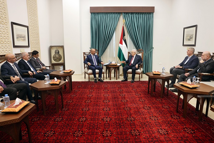 الرئيس يستقبل وفدًا من اتحاد المقاولين الفلسطينيين-الحياة الجديدة