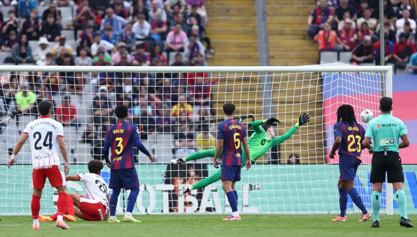 هدف لا يُصدق… فيتسل يقلب الطاولة على برشلونة بمقصية أسطورية (فيديو)