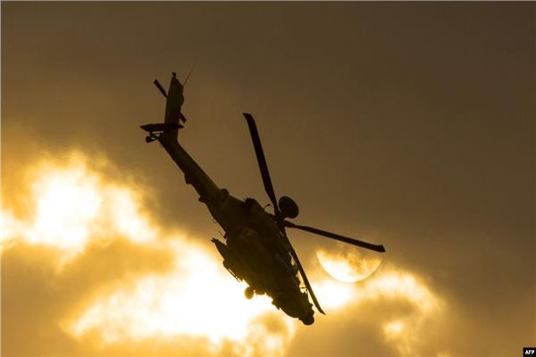 مروحيات إسرائيلية تطلق بالونات حرارية في سماء رفح الفلسطينية