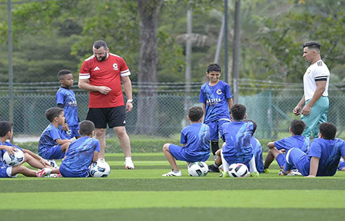 أكاديمية “ماستر كوتش” الفلسطينية تفتتح أول فروعها في ماليزيا