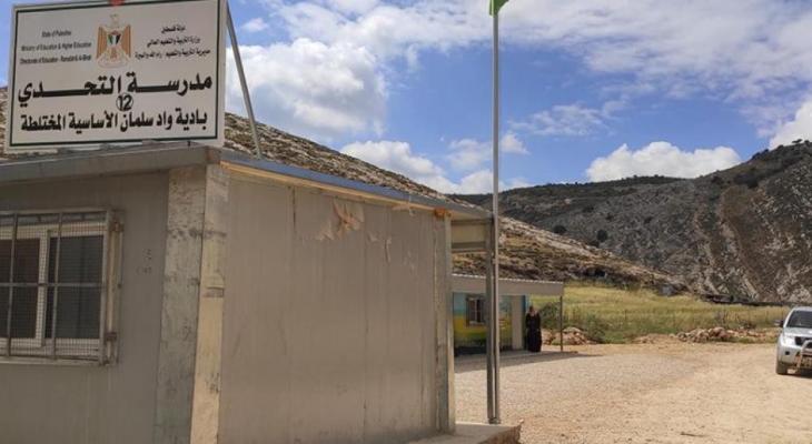 مستعمرون بحماية الاحتلال يقتحمون مدرسة التحدي ويطالبون طواقمها بالرحيل-الحياة الجديدة