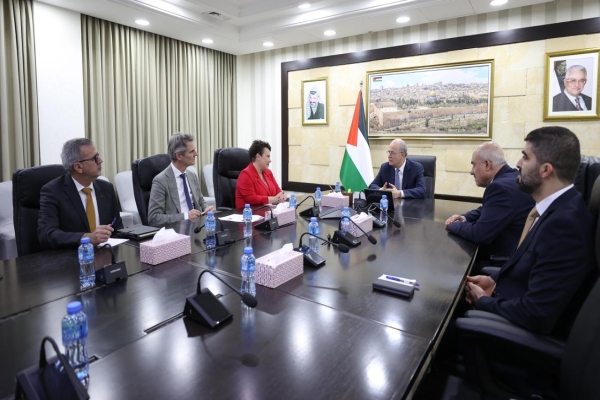 مصطفى يبحث مع اتحاد البلديات الهولندية دعم برامج بلديات الضفة وغزة وخطط التعافي والإعمار-الحياة الجديدة