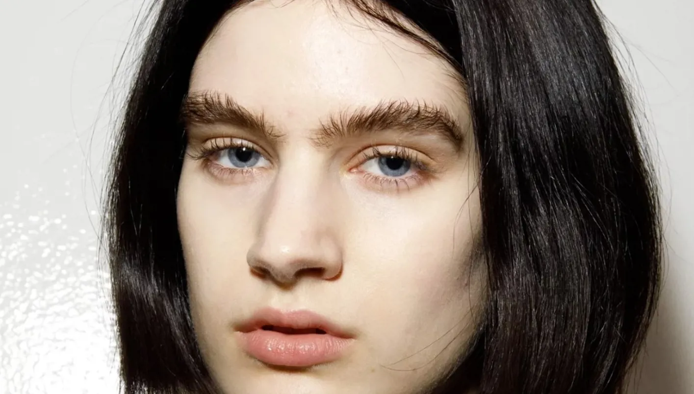 تيك توك يطلق ترنداً جديداً في عالم الجمال: حواجب الأخطبوط تتحدّى المألوف (فيديو)