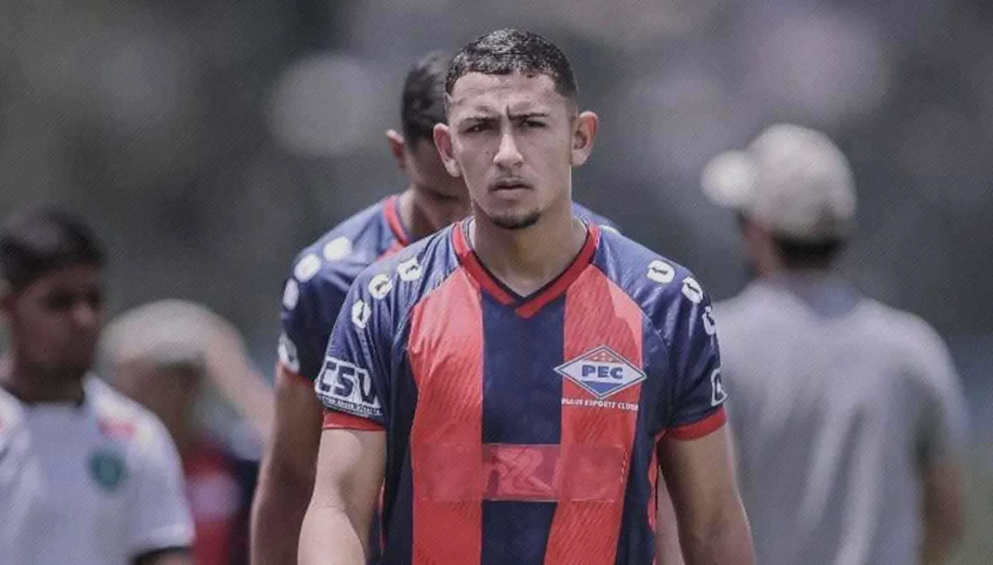 حادث صادم في البرازيل… لاعب كرة قدم يصطدم ببقرة ويفارق الحياة (فيديو)