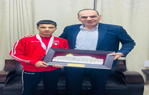 أمين عام المجلس الأعلى للشباب والرياضة يكرّم البطل حسن بواطنة