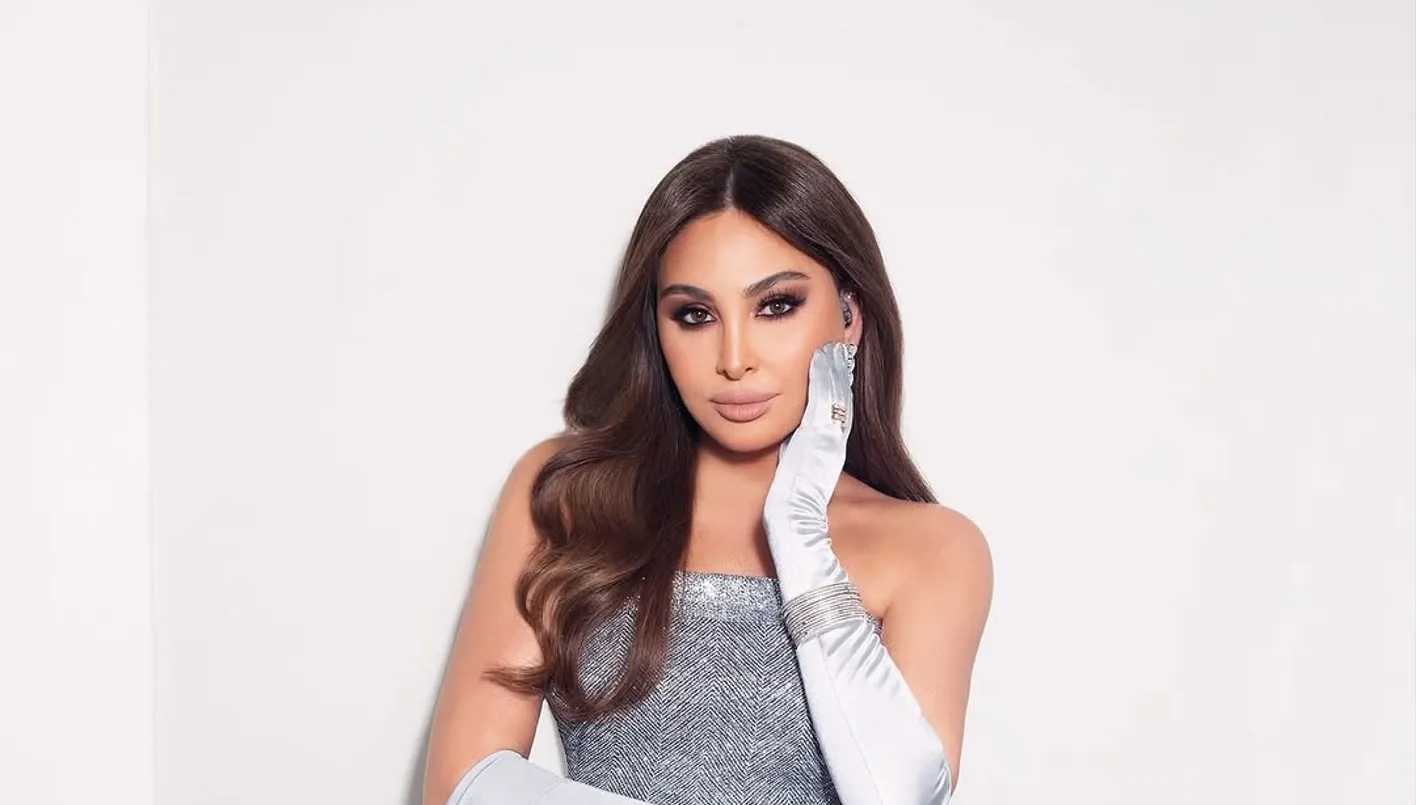 إليسا بفستان فضي برّاق في موسم الرياض 2025 تأسر القلوب بحضورها العفويّ (صور)