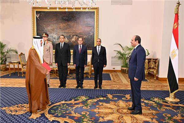 سفير الإمارات يقدم أوراق اعتماده للرئيس السيسي مؤكدًا حرصه على تعزيز العلاقات الثنائية بين البلدين