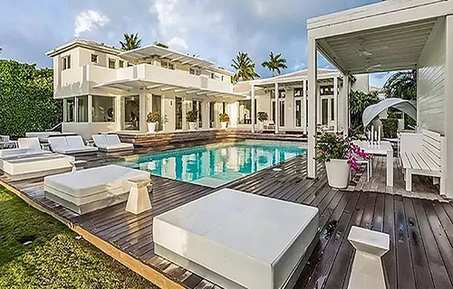 لامين جمال يقترب من شراء قصر بيكيه وشاكيرا بـ 14 مليون يورو