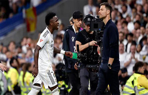 علاقة فينيسيوس ومدربه تتجه الى طريق مسدود