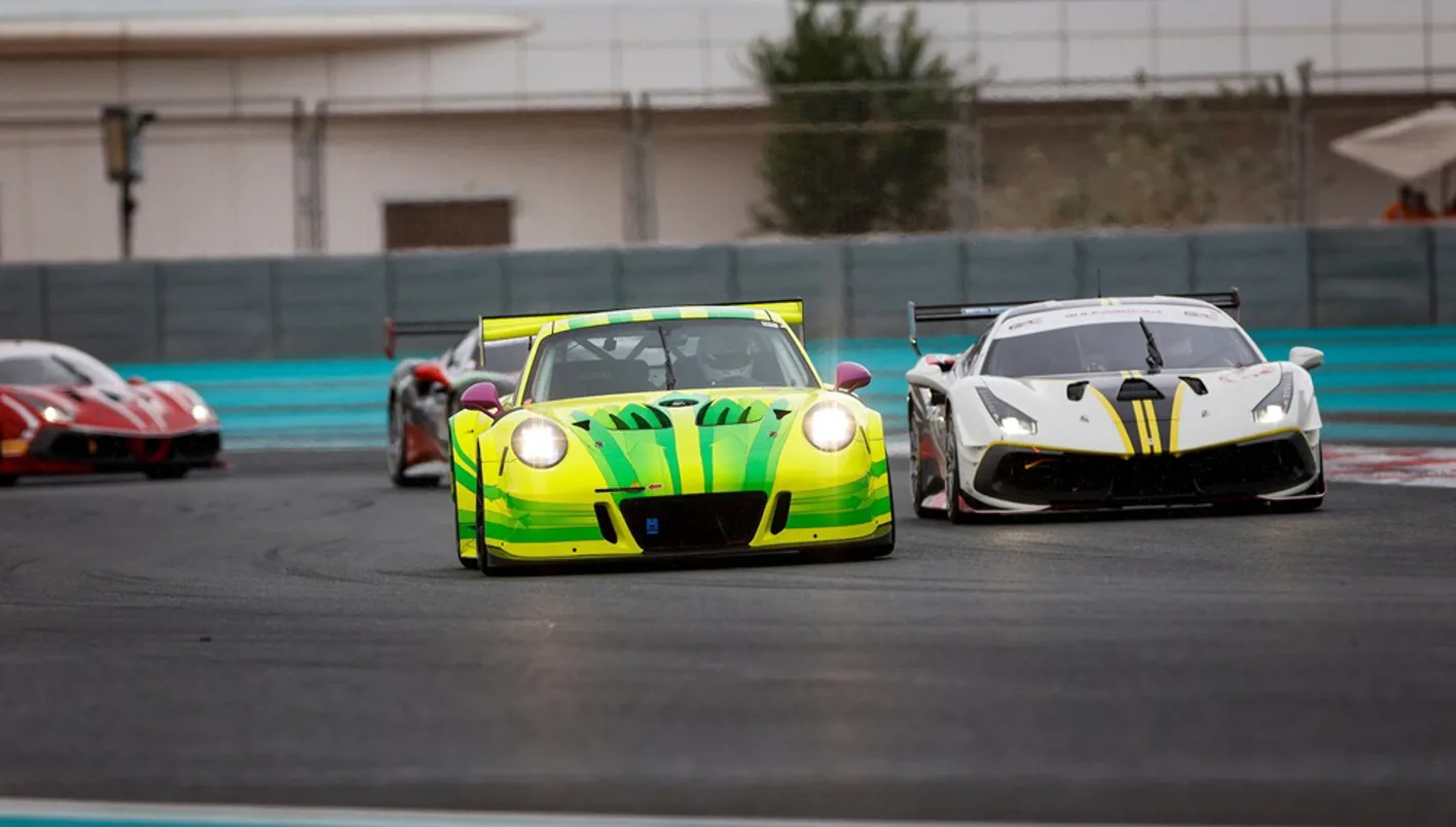 حلبة مرسى ياس تعلن انطلاقة موسم سباقات السيارات 2025-2026