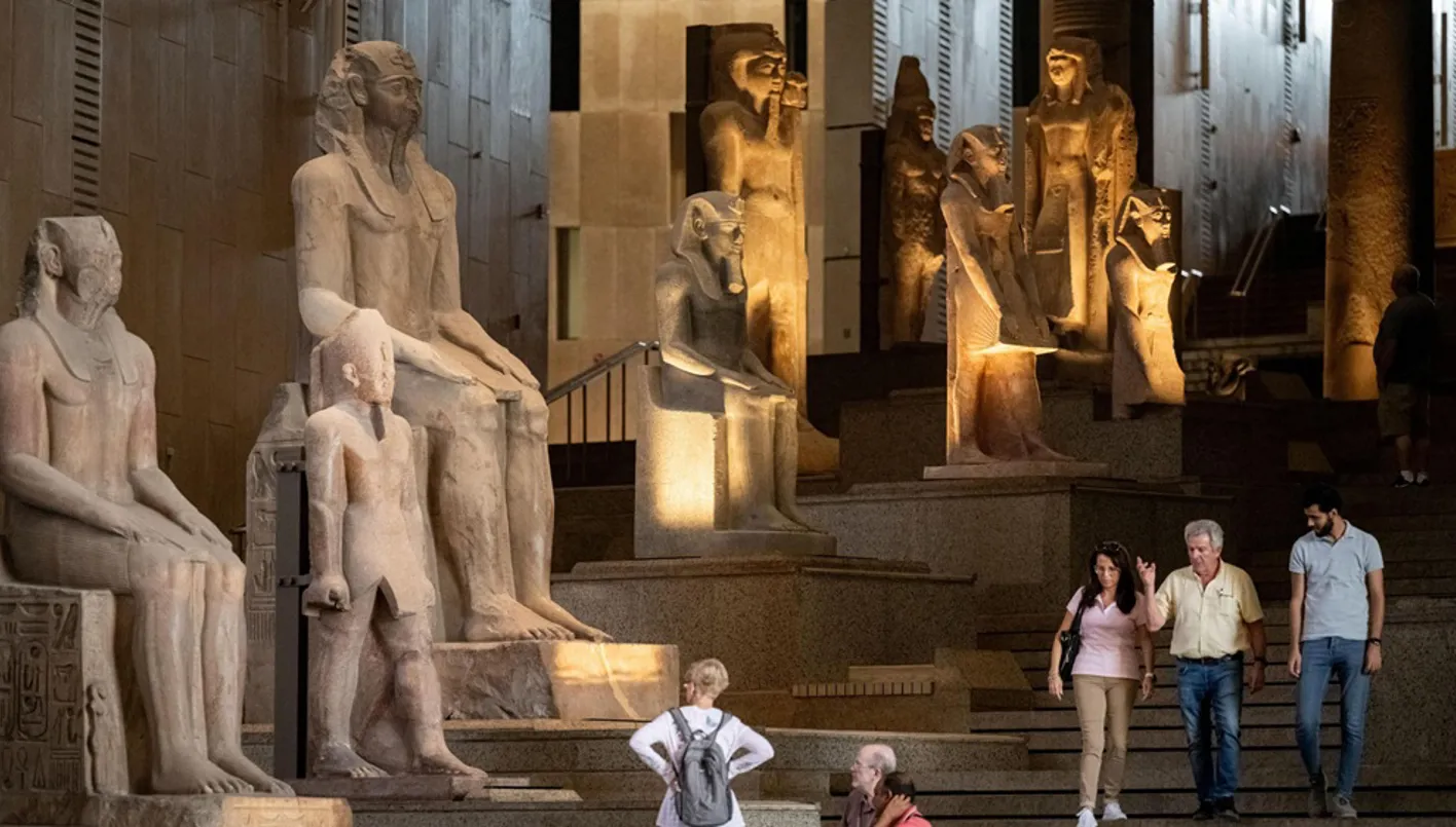 المتحف المصري الكبير يرحب بزواره… والأهلي يرفع شعار صباح الخير يا مصر (فيديو)