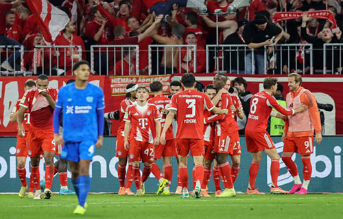 ثلاثية بايرن ميونيخ تُعمق صدارته في “البوندسليجا”