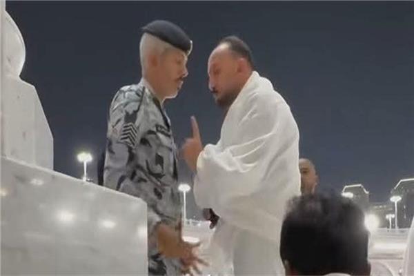 السعودية: ضبط رجل أمن أساء لمعتمرين داخل المسجد الحرام