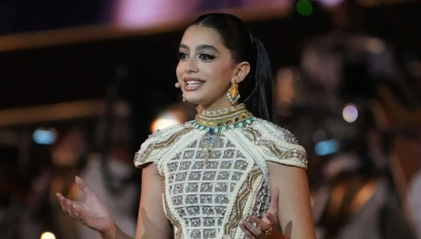 ياسمينا العبد الشابّة التي وقفت أمام التاريخ من دون أن ترفع صوتها (صور وفيديو)