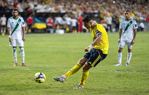 رونالدو يكشف عن
نيته الاعتزال “قريبا”