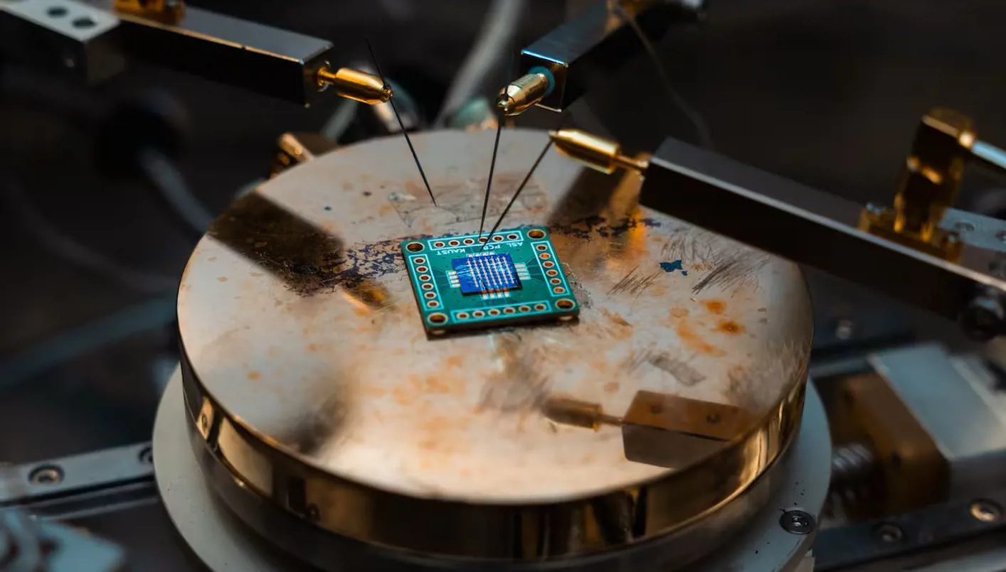 في إنجاز سعودي جديد… قانون مور يصعد إلى مستوى جديد من الحوسبة