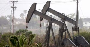 أوبك بلس تعلن عن “تجميد شتوي”.. هل تنخفض أسعار النفط في الفترة القادمة؟ – عربي21