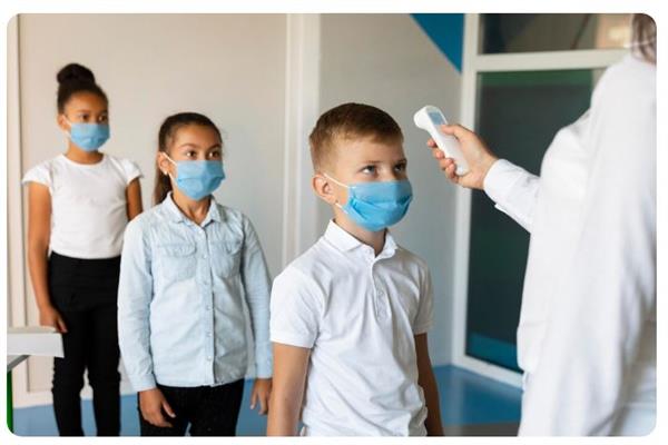 دراسة بريطانية| الأطفال المصابون بكورونا يواجهون مخاطر التهابات القلب والجلطات