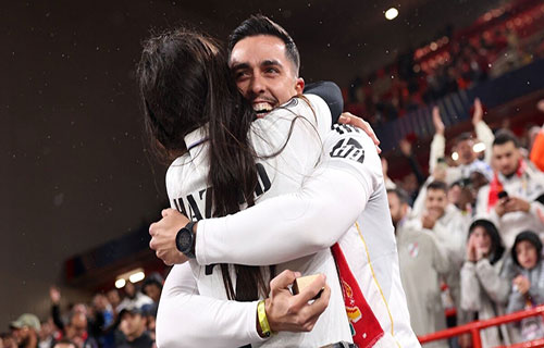مشجع لريال مدريد يتقدّم لخطبة صديقته خلال مواجهة ليفربول