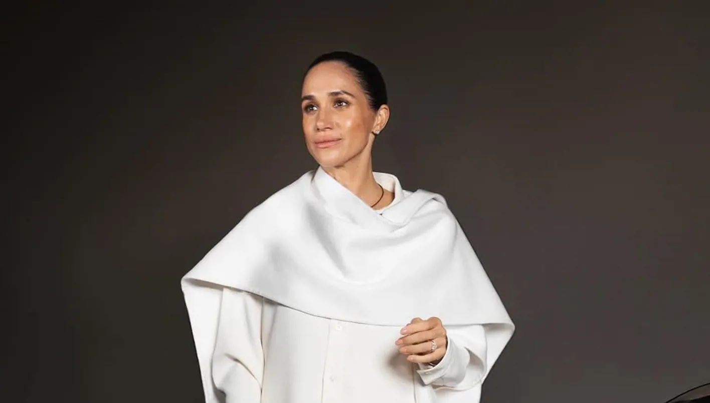 ميغان ماركل تعود إلى التمثيل بإطلالة يومية لفتت الانظار من موقع التصوير (صور)
