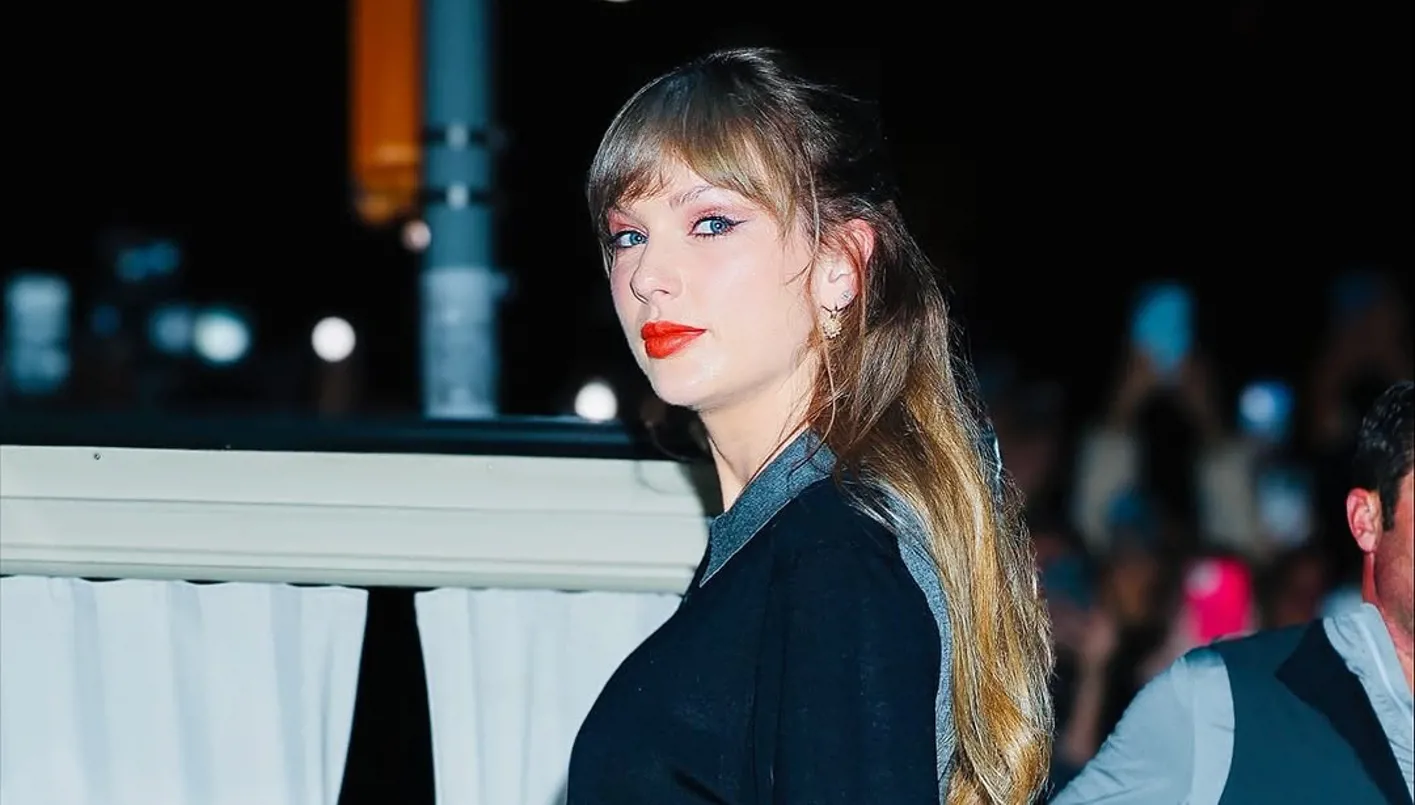 تايلور سويفت تلفت الأنظار بحذاء غوتشي الشاهق خلال سهرة فتيات في نيويورك (صور)