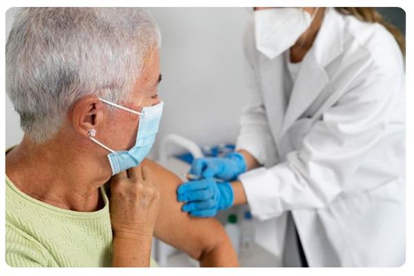 دراسة| لقاح الإنفلونزا عالي الجرعة يوفر حماية أفضل لكبار السن