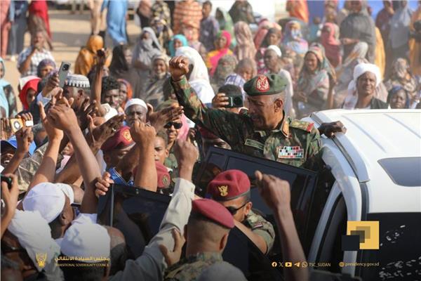 السودان.. البرهان يزور مراكز إيواء نازحي الفاشر بمدينة الدبة