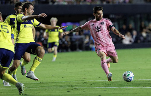 ثنائية ميسي تقود ميامي الى الدور الثاني للدوري الأميركي