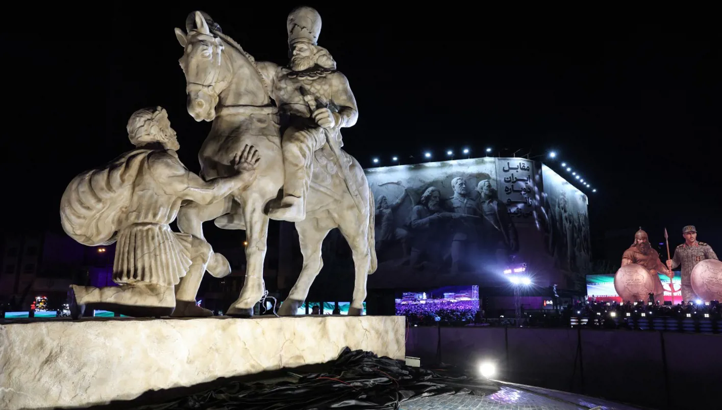 شابور وخامنئي وجهان لعملة واحدة